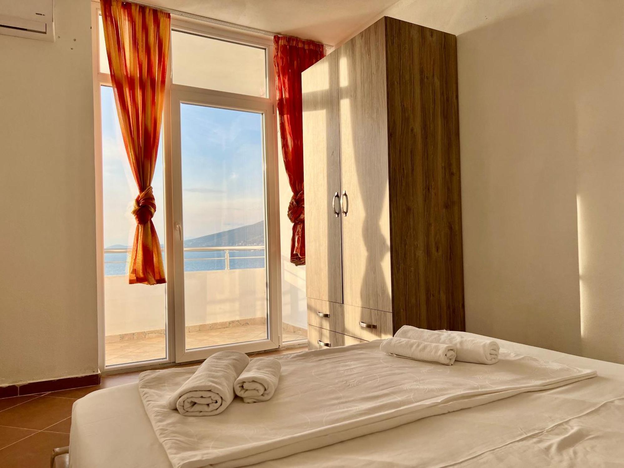 Redi'S Seaview Apartments Sarandë Exteriér fotografie