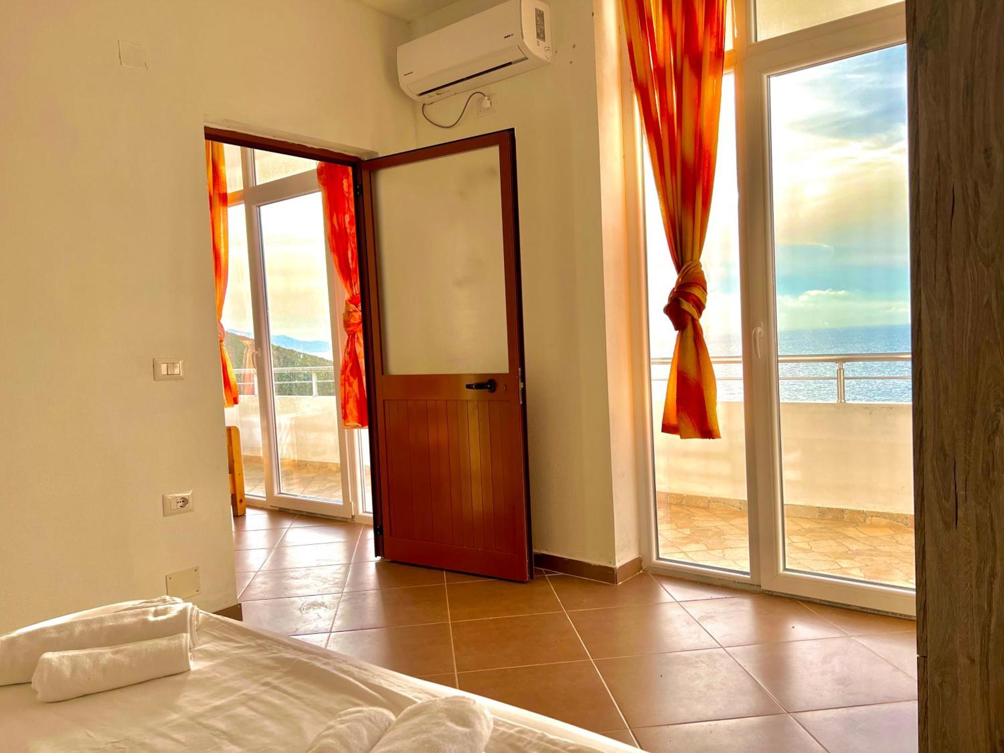 Redi'S Seaview Apartments Sarandë Exteriér fotografie
