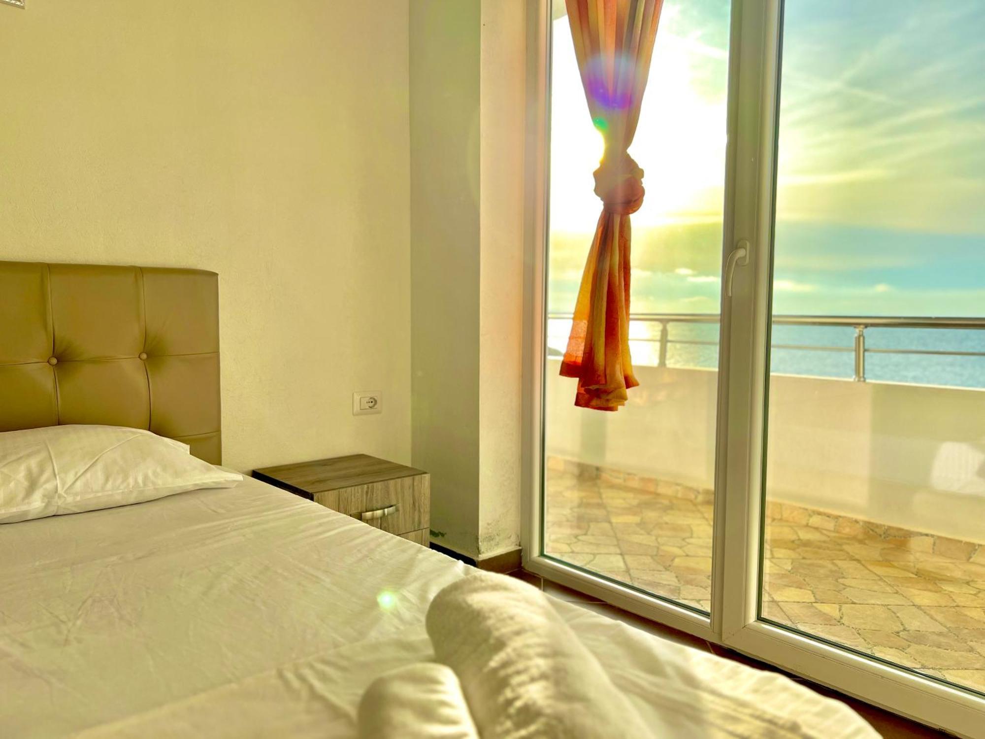 Redi'S Seaview Apartments Sarandë Exteriér fotografie