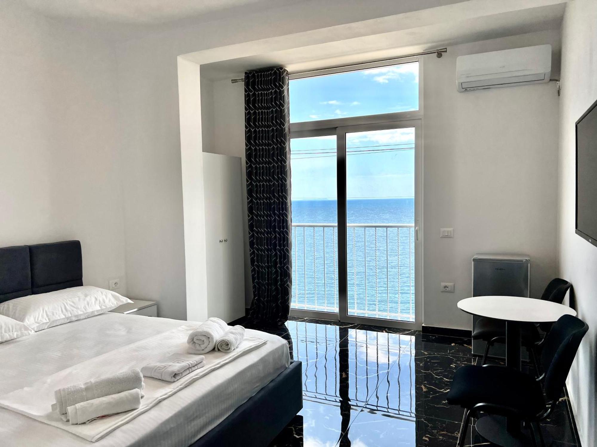 Redi'S Seaview Apartments Sarandë Exteriér fotografie