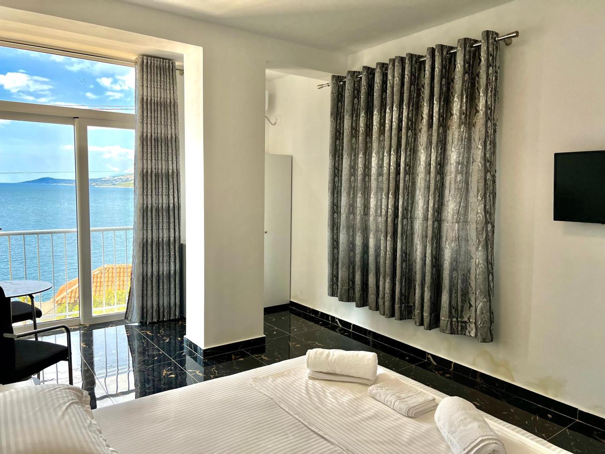 Redi'S Seaview Apartments Sarandë Exteriér fotografie