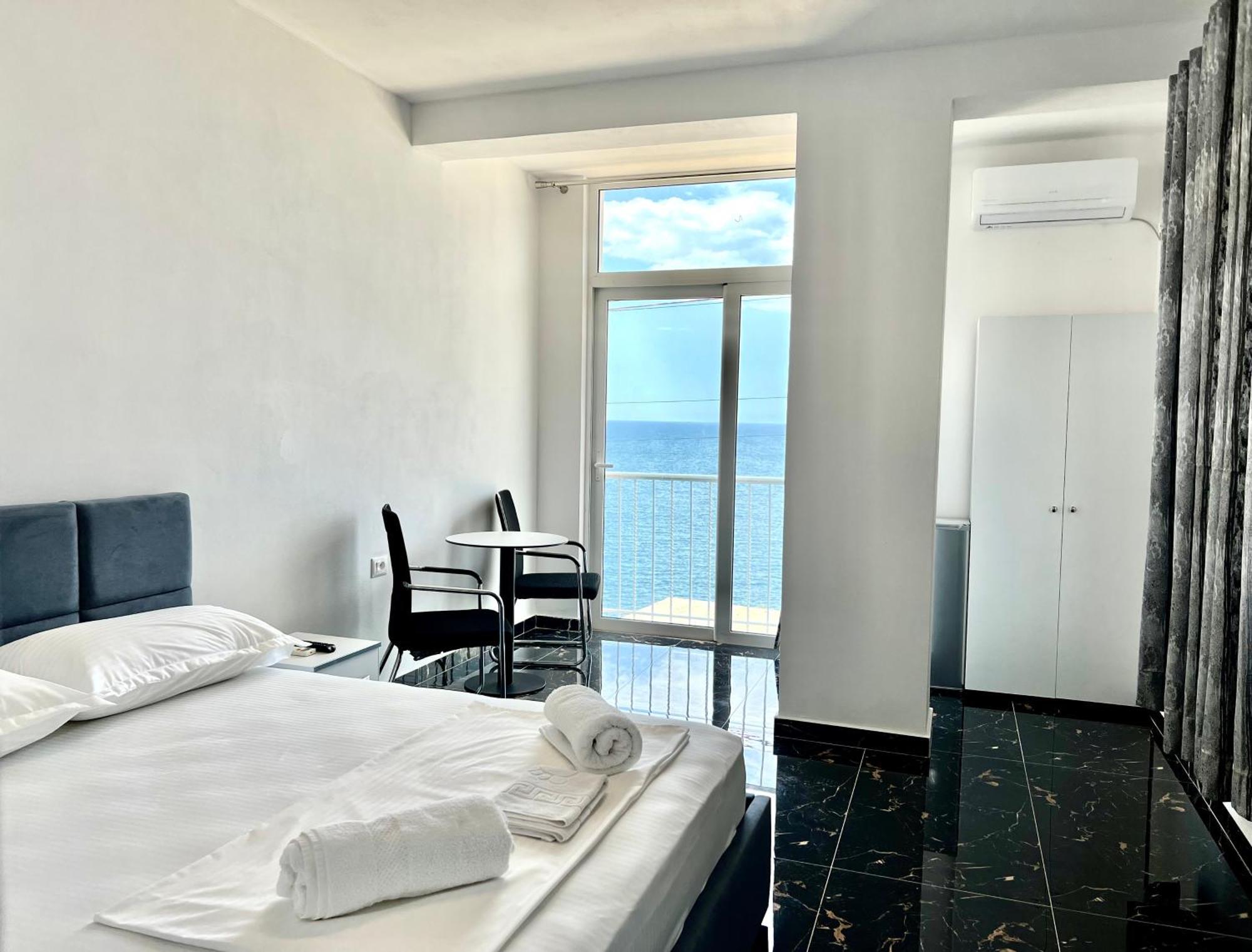 Redi'S Seaview Apartments Sarandë Exteriér fotografie