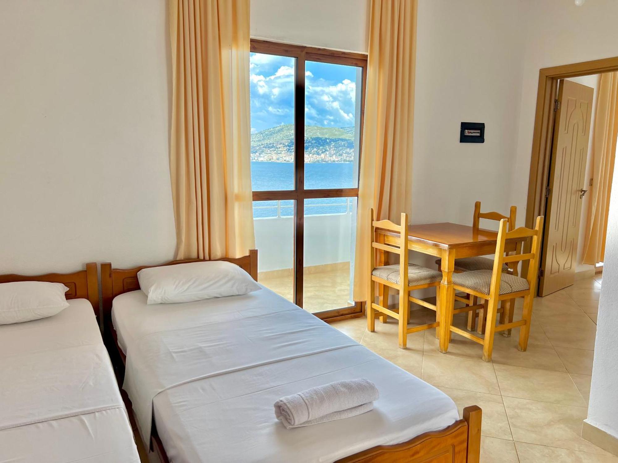 Redi'S Seaview Apartments Sarandë Exteriér fotografie