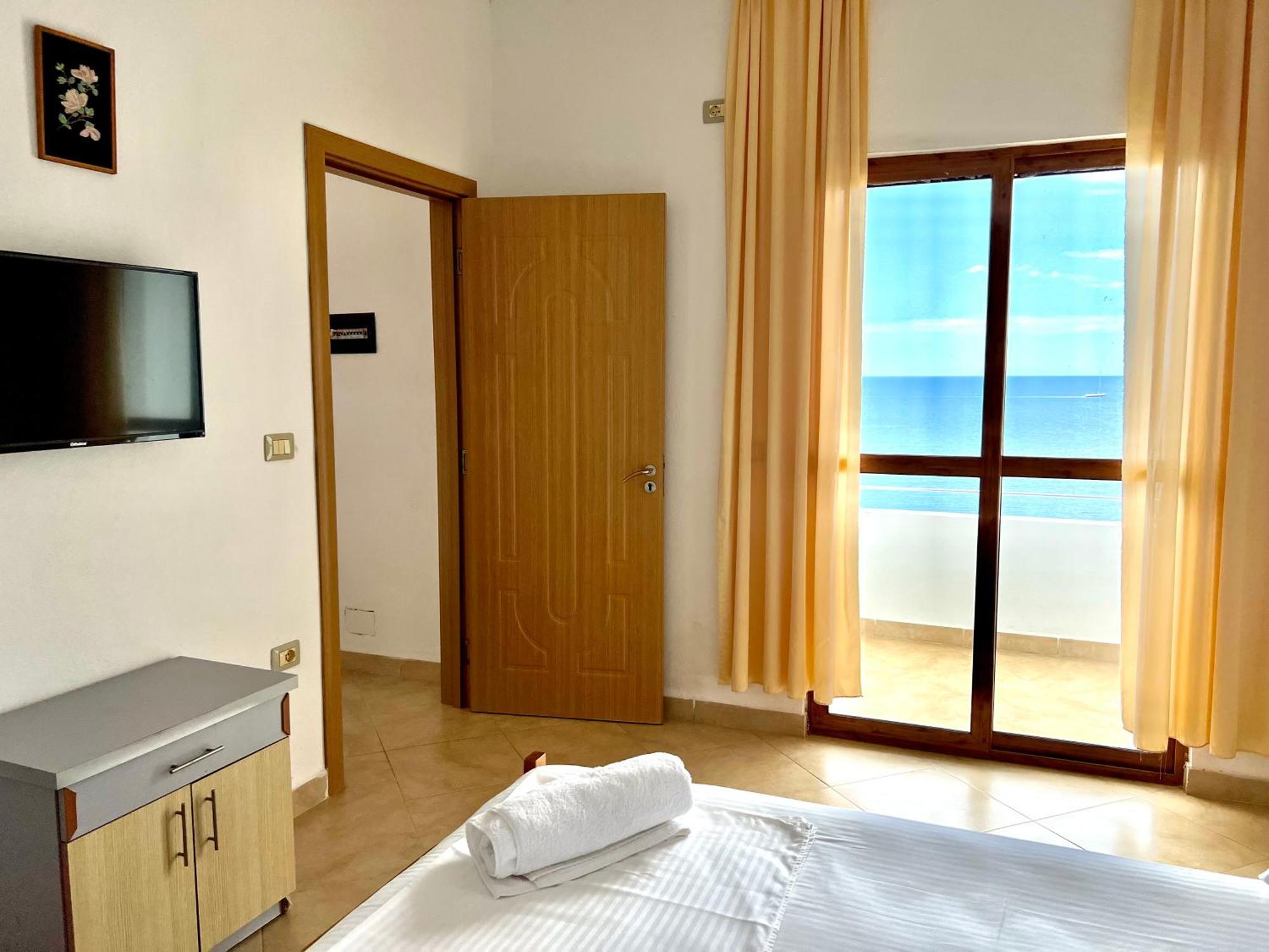 Redi'S Seaview Apartments Sarandë Exteriér fotografie