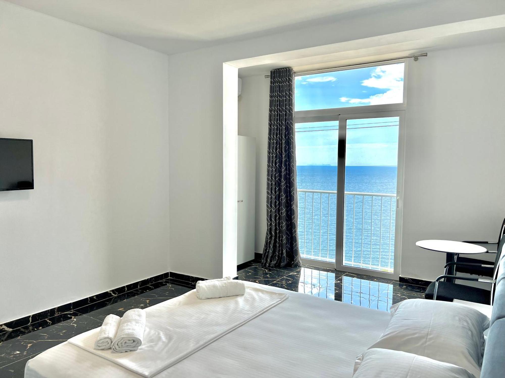 Redi'S Seaview Apartments Sarandë Exteriér fotografie