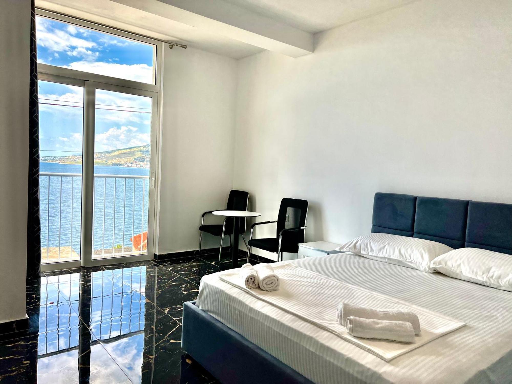 Redi'S Seaview Apartments Sarandë Exteriér fotografie